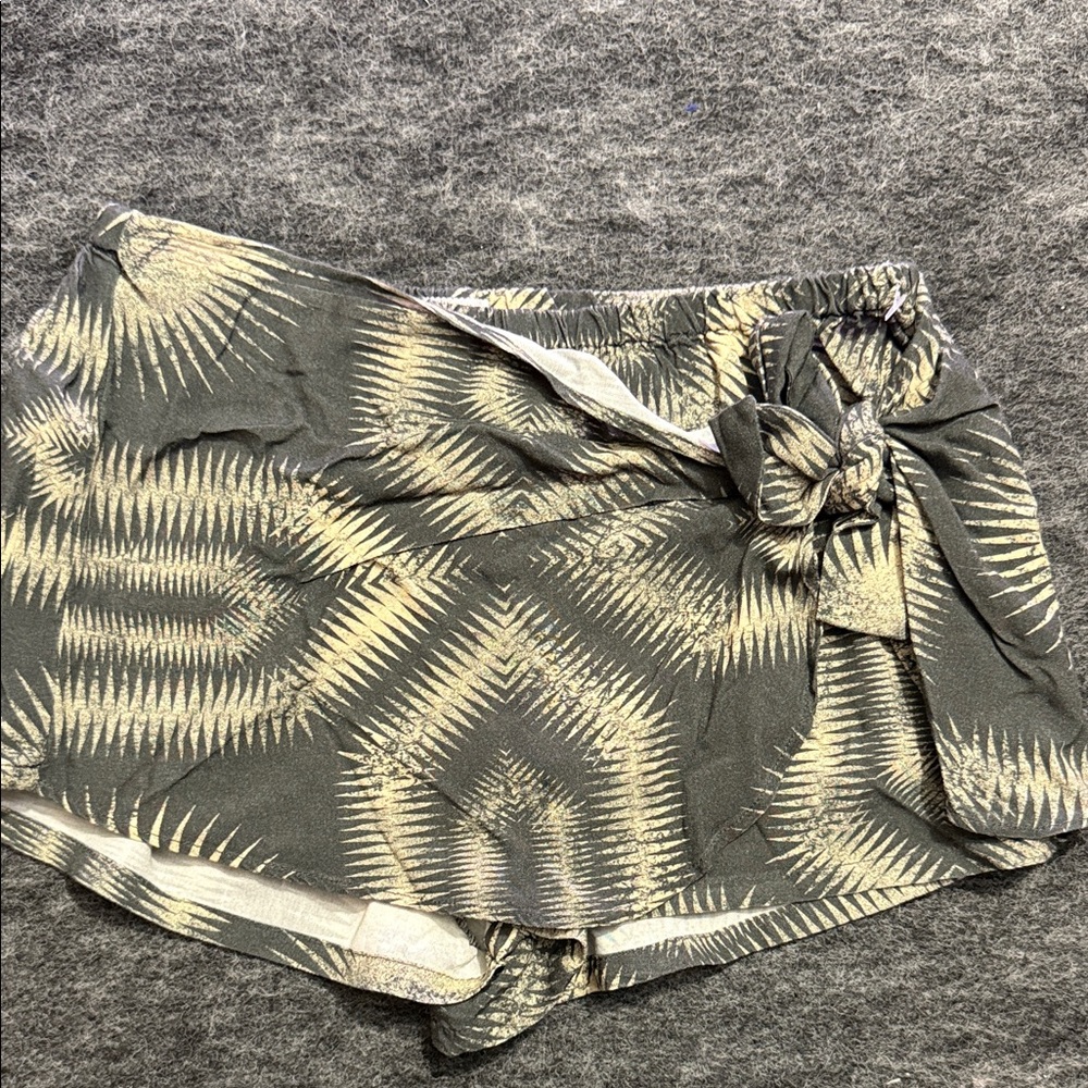Stylish Women's Patterned Shorts XS NWOT
